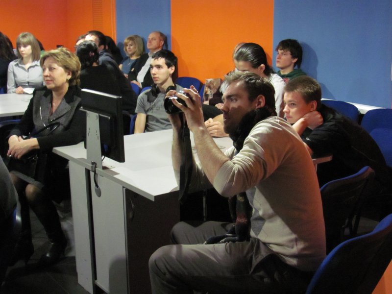 Фото к Дворец пришел в гости к Центру