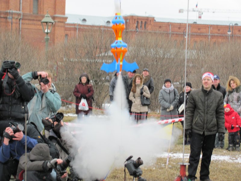 Фото к Старты ракет в честь Дня космонавтики