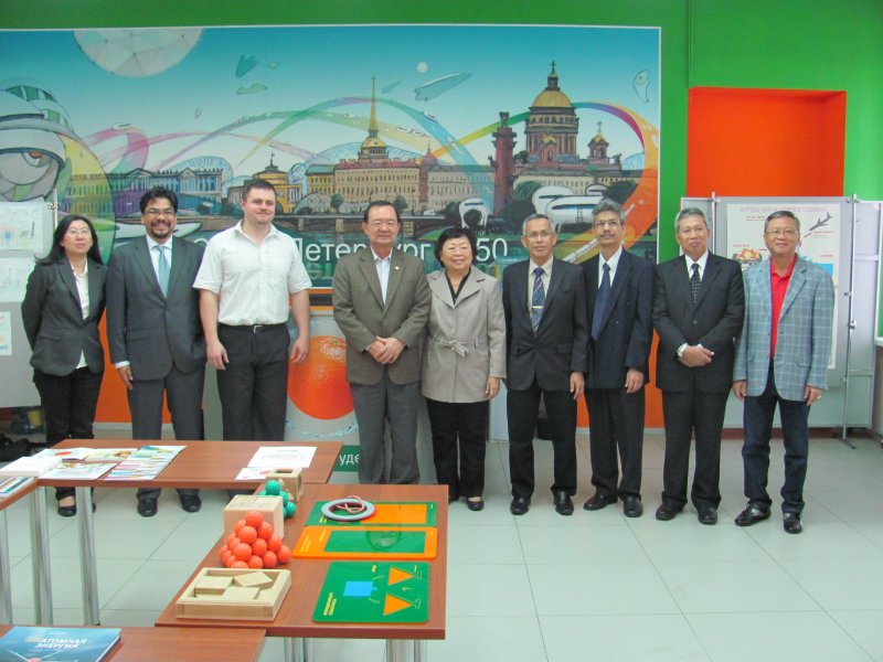 Фото к Информационный центр в Санкт-Петербурге посетила делегация министерства энергетики Малайзии