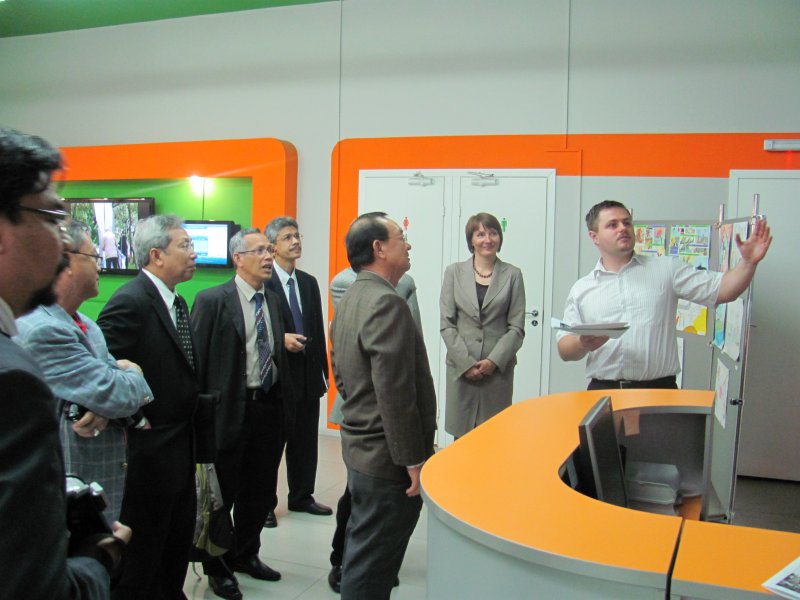 Фото к Информационный центр в Санкт-Петербурге посетила делегация министерства энергетики Малайзии