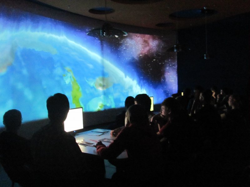 Фото к Физические химики из города Череповец посетили информационный центр по атомной энергии в Санкт-Петербурге