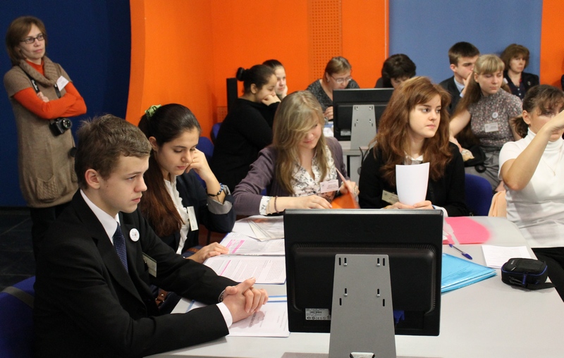 Фото к На научно-практической конференции старшеклассников определили «Будущее сильной России»