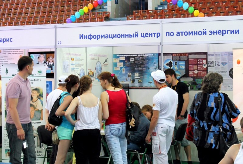 Фото к В день защиты детей в Санкт-Петербурге пропагандировали семейный досуг