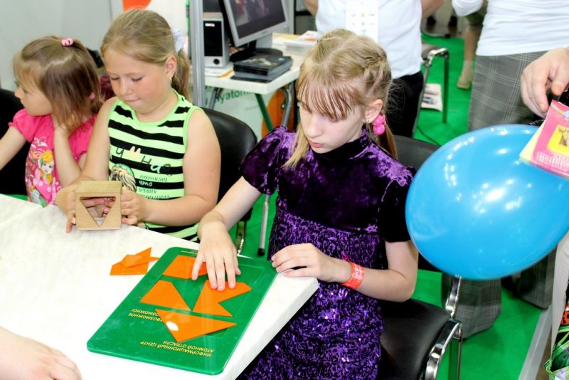 Фото к В день защиты детей в Санкт-Петербурге пропагандировали семейный досуг