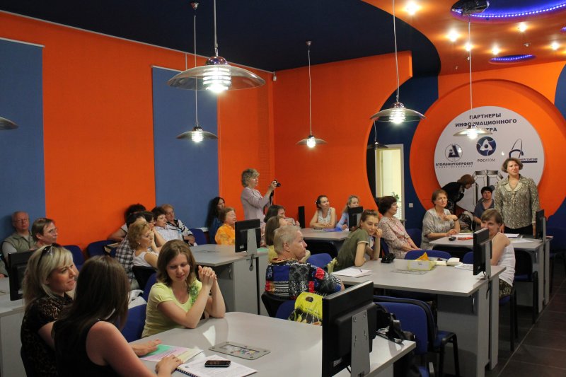 Фото к Перспективы развития дополнительного образования школьников обсудили в информационном центре по атомной энергии