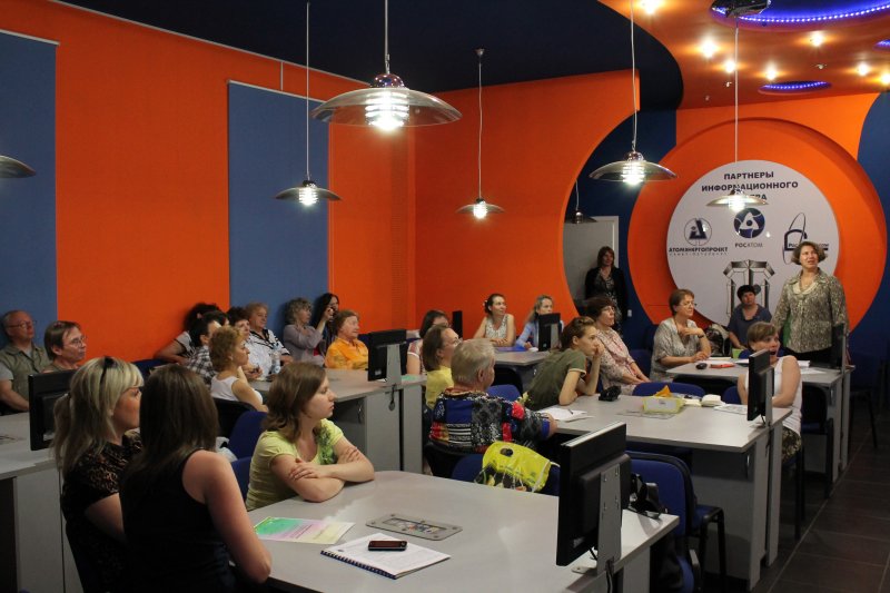 Фото к Перспективы развития дополнительного образования школьников обсудили в информационном центре по атомной энергии