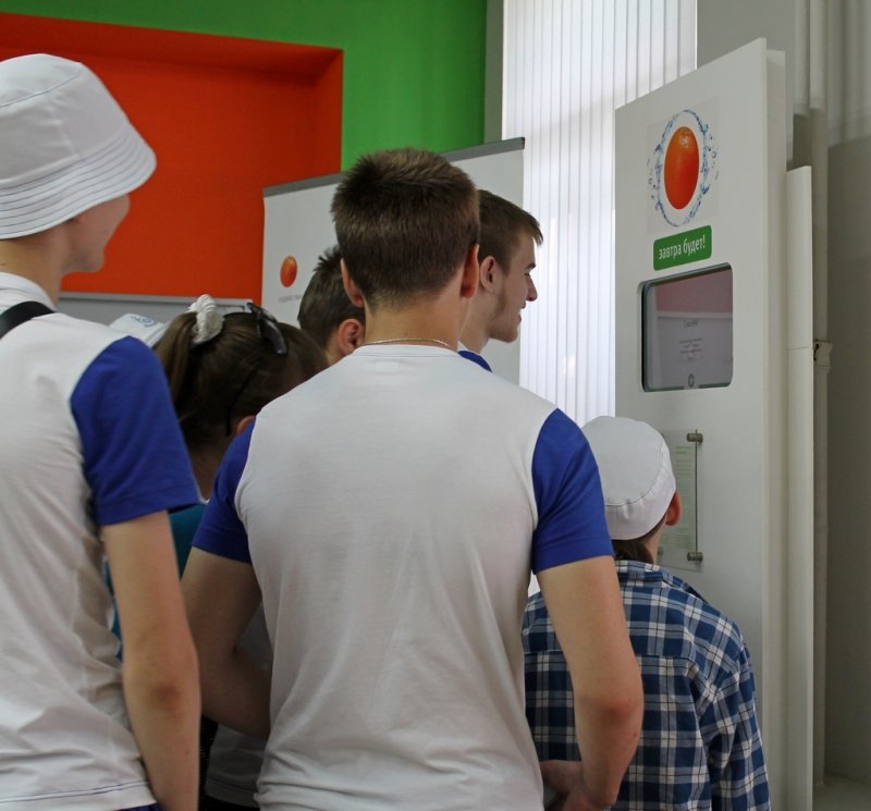 Фото к Школьники Ямало-ненецкого автономного округа посетили информационный центр по атомной энергии в Санкт-Петербурге