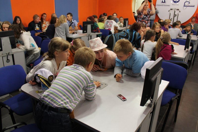 Фото к Информационный центр по атомной энергии в Санкт-Петербурге принимал лауреатов X Международного детского творческого конкурса художественного проекта «Мы — дети Атомграда 2013»