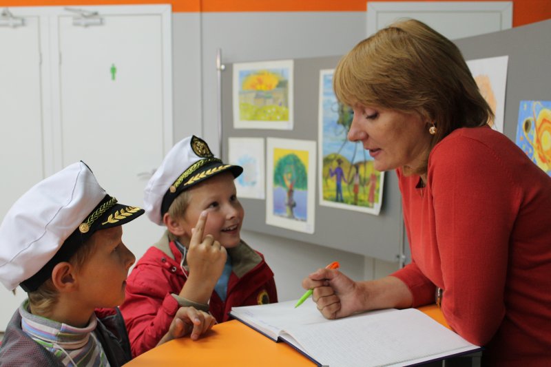 Фото к Информационный центр по атомной энергии в Санкт-Петербурге принимал лауреатов X Международного детского творческого конкурса художественного проекта «Мы — дети Атомграда 2013»