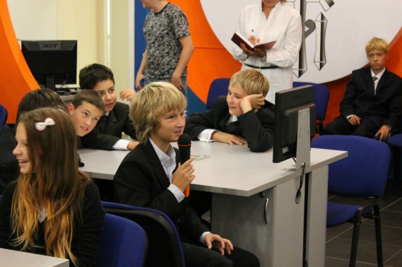 Фото к В Санкт-Петербурге в День знаний  прошел Олимпийский урок, который провела чемпионка мира по боксу Нина Абросова. 