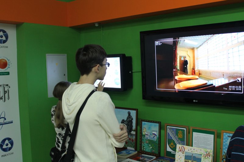 Фото к Выставка рисунков «Мы — дети Атомграда» в Информационном центре Санкт-Петербурга пользуется большим успехом