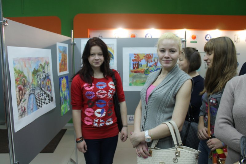 Фото к Выставка рисунков «Мы — дети Атомграда» в Информационном центре Санкт-Петербурга пользуется большим успехом