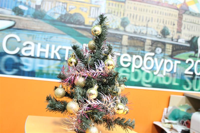 Фото к Новогодние елки в информационном центре по атомной энергии — не только весело, но и познавательно.