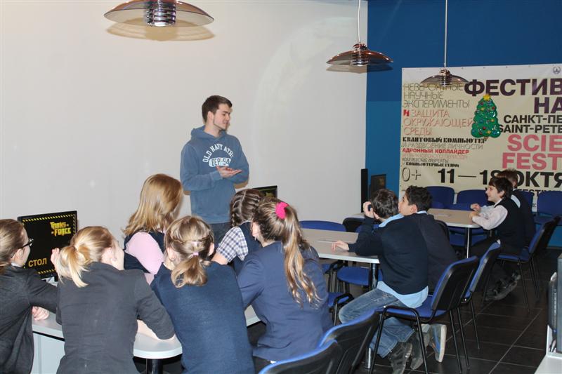 Фото к Новогодние елки в информационном центре по атомной энергии — не только весело, но и познавательно.