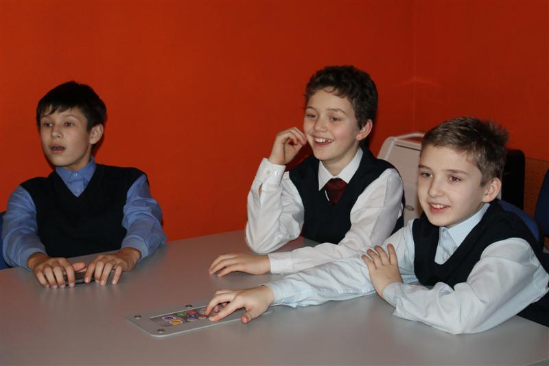 Фото к Новогодние елки в информационном центре по атомной энергии — не только весело, но и познавательно.