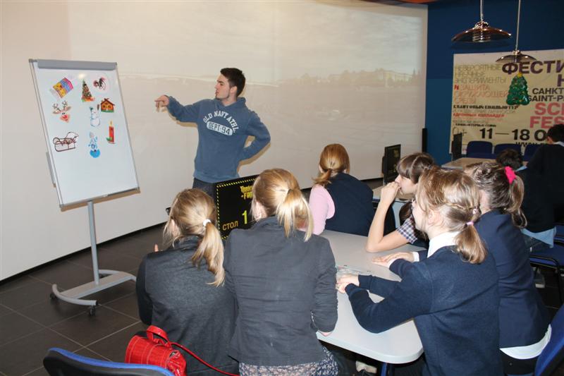 Фото к Новогодние елки в информационном центре по атомной энергии — не только весело, но и познавательно.