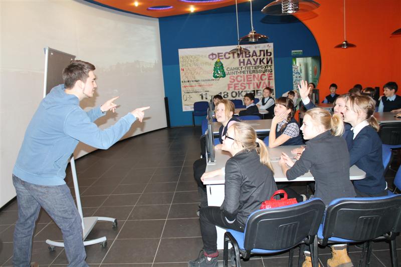 Фото к Новогодние елки в информационном центре по атомной энергии — не только весело, но и познавательно.