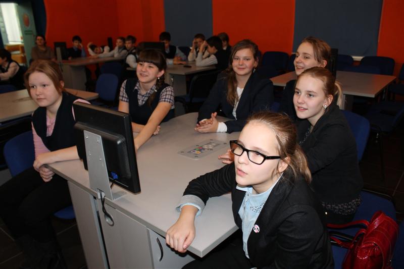 Фото к Новогодние елки в информационном центре по атомной энергии — не только весело, но и познавательно.