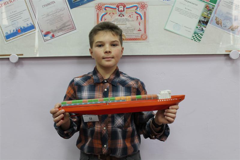 Фото к Информационный центр по атомной энергии наградил юных судостроителей.