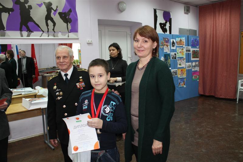 Фото к Информационный центр по атомной энергии наградил юных судостроителей.