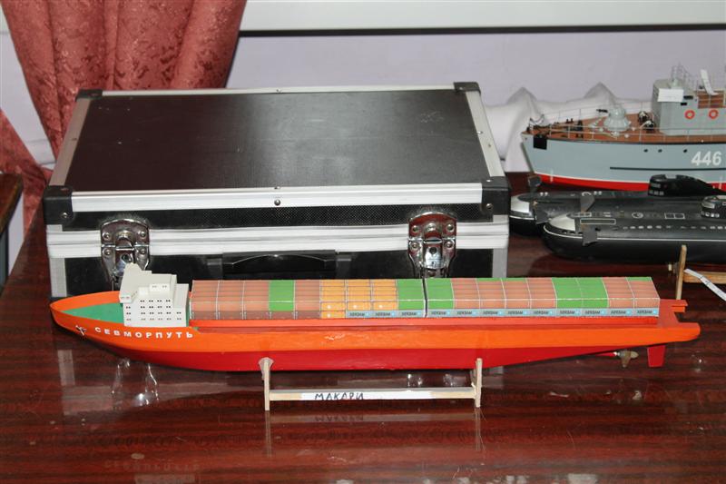 Фото к Информационный центр по атомной энергии наградил юных судостроителей.