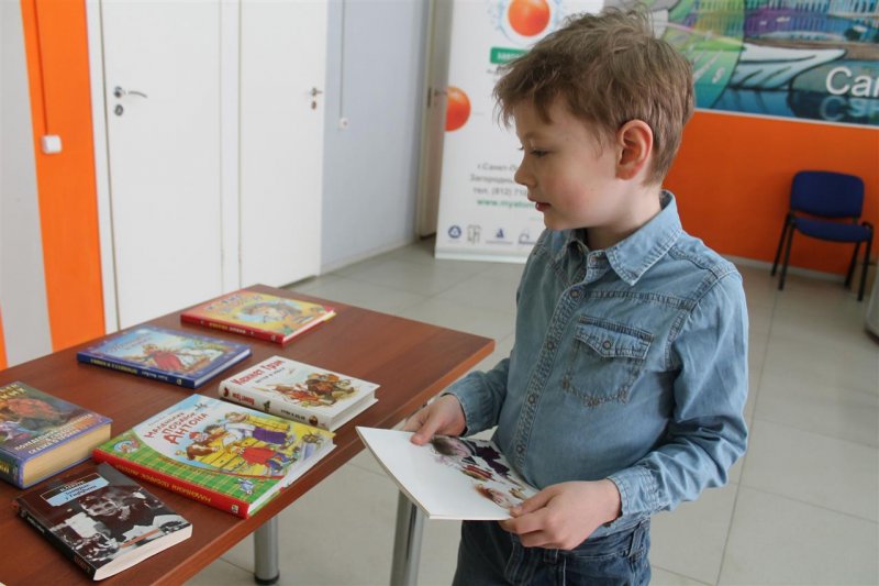 Фото к 26 апреля  студенты  Академии нескучных наук изучали особенности литературного творчества.