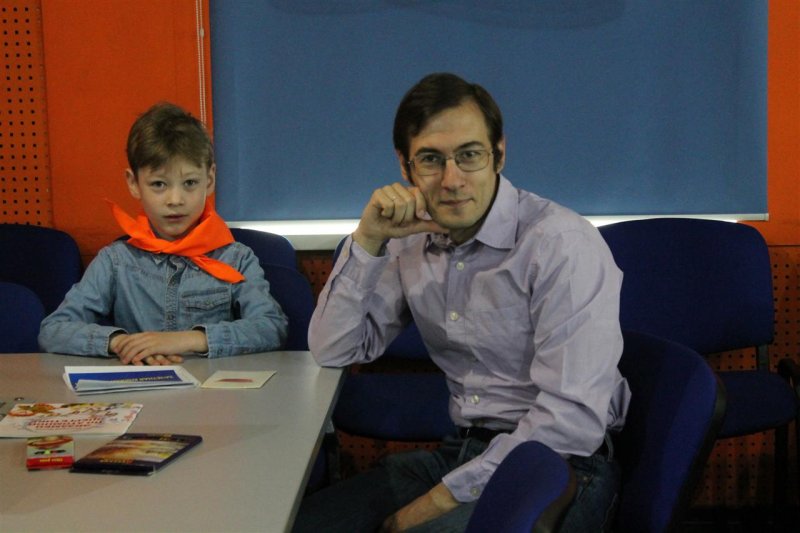 Фото к 26 апреля  студенты  Академии нескучных наук изучали особенности литературного творчества.