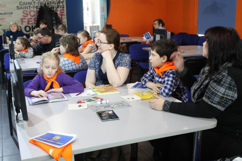 Фото к 26 апреля  студенты  Академии нескучных наук изучали особенности литературного творчества.