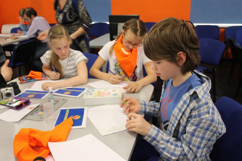 Фото к 26 апреля  студенты  Академии нескучных наук изучали особенности литературного творчества.