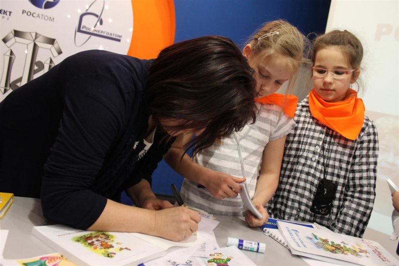 Фото к 26 апреля  студенты  Академии нескучных наук изучали особенности литературного творчества.