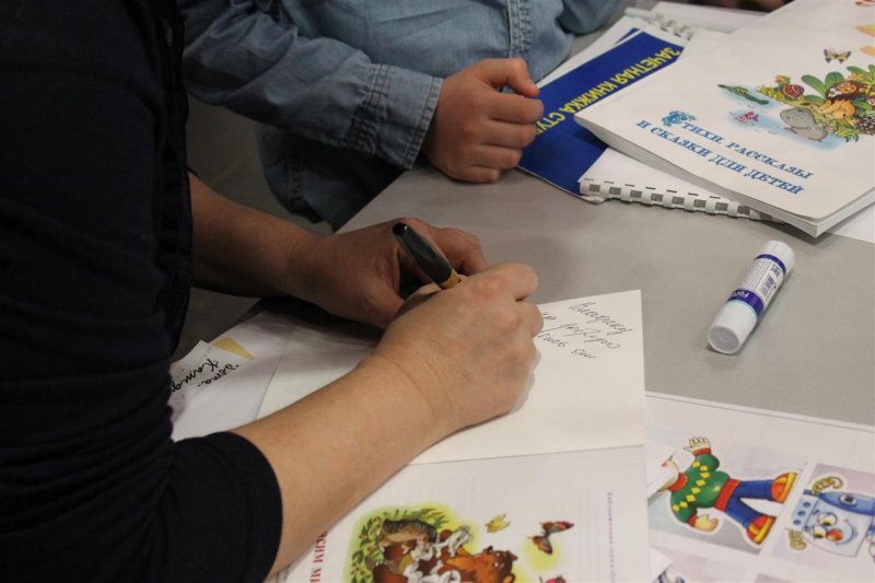 Фото к 26 апреля  студенты  Академии нескучных наук изучали особенности литературного творчества.