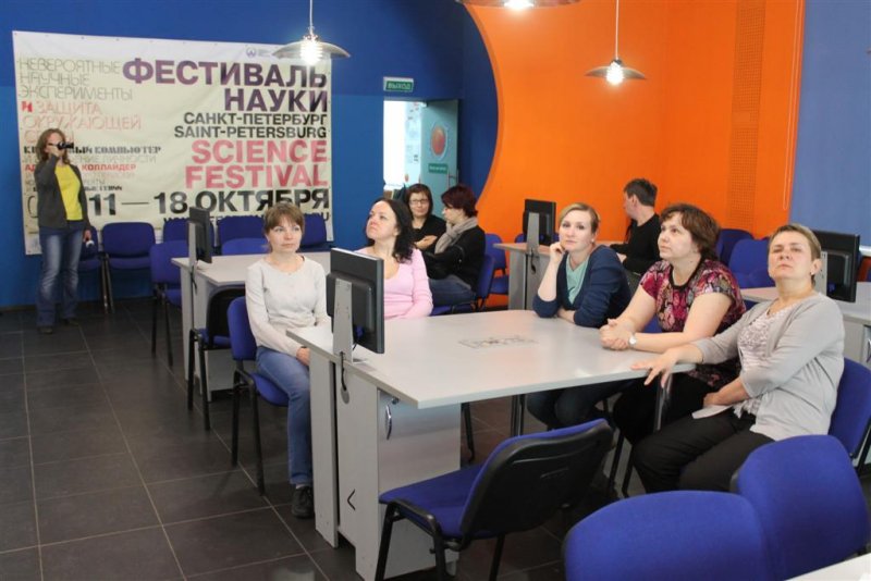 Фото к Учителя Петрозаводска посетили объекты атомной отрасли, расположенные в Ленинградской области и информационный центр по атомной энергии в Санкт-Петербурге