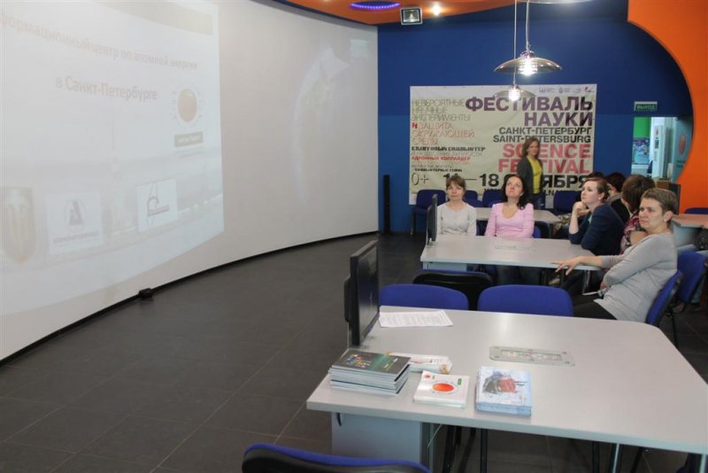 Фото к Учителя Петрозаводска посетили объекты атомной отрасли, расположенные в Ленинградской области и информационный центр по атомной энергии в Санкт-Петербурге