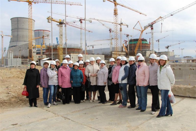 Фото к Учителя Петрозаводска посетили объекты атомной отрасли, расположенные в Ленинградской области и информационный центр по атомной энергии в Санкт-Петербурге