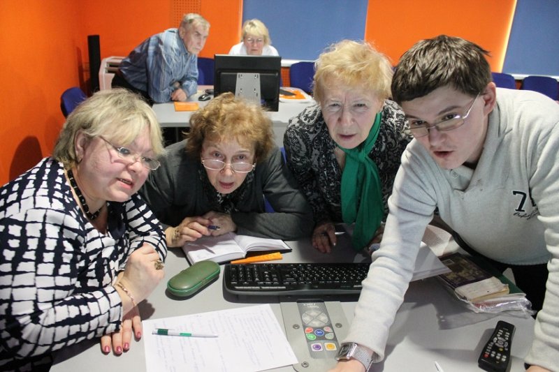 Фото к Про светоч знаний и  страх перед компьютером
