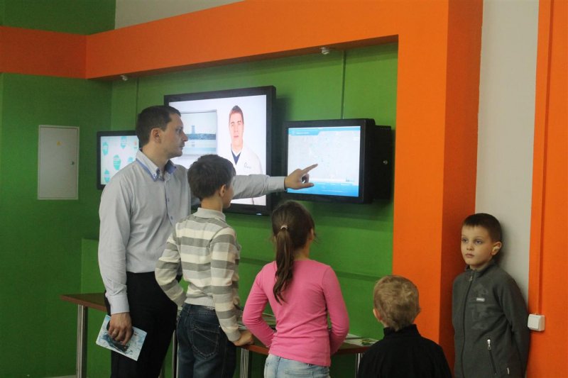 Фото к Дети сотрудников атомной отрасли посетили Санкт-петербургский центр по атомной энергии