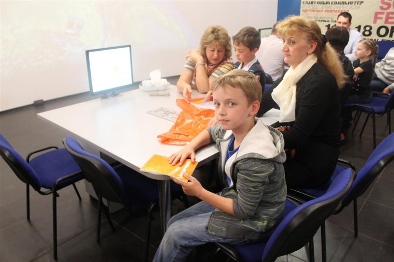 Фото к Дети сотрудников атомной отрасли посетили Санкт-петербургский центр по атомной энергии