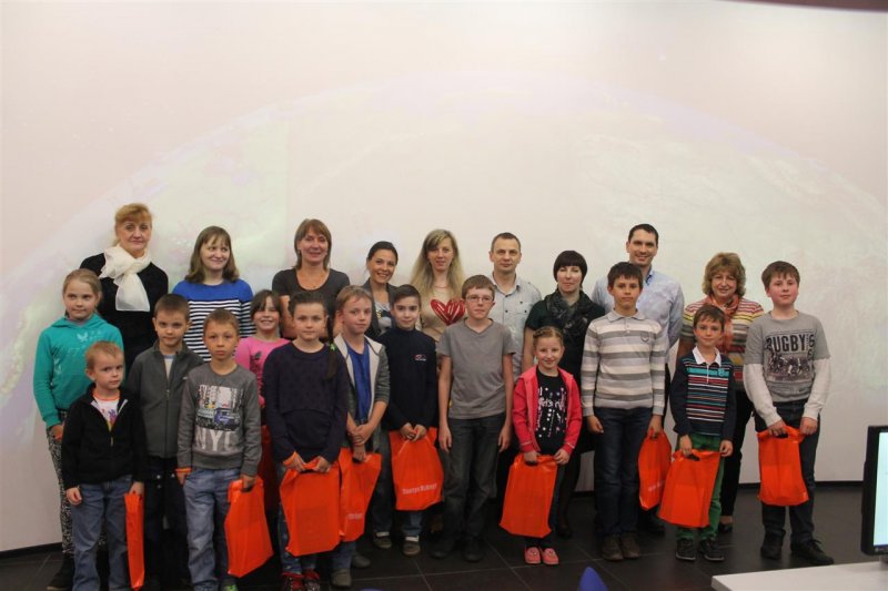 Фото к Дети сотрудников атомной отрасли посетили Санкт-петербургский центр по атомной энергии