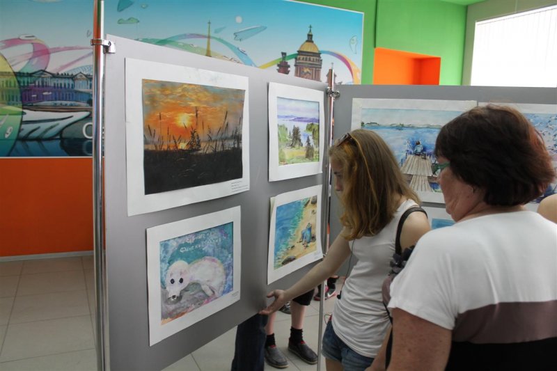 Фото к Открытие выставки детского рисунка и плаката «Мы за чистоту Финского залива»  — старт проекта Дни экологии в информационном центре по атомной энергии в Санкт-Петербурге