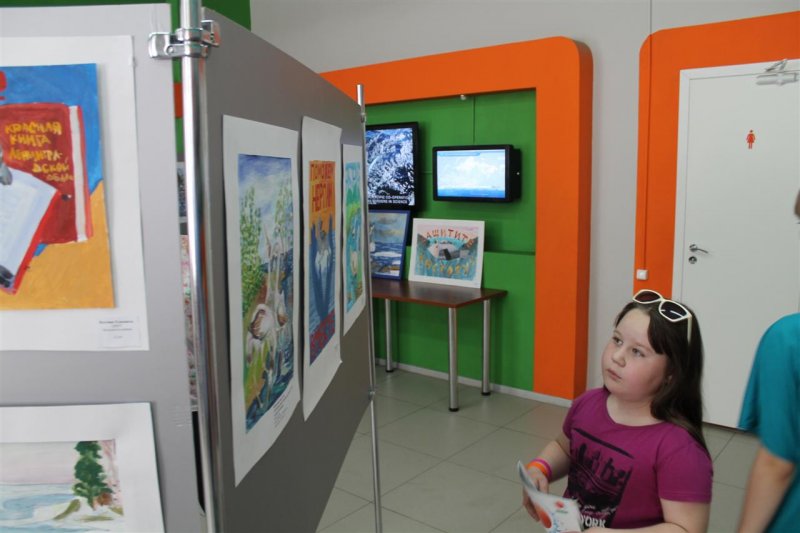 Фото к Открытие выставки детского рисунка и плаката «Мы за чистоту Финского залива»  — старт проекта Дни экологии в информационном центре по атомной энергии в Санкт-Петербурге