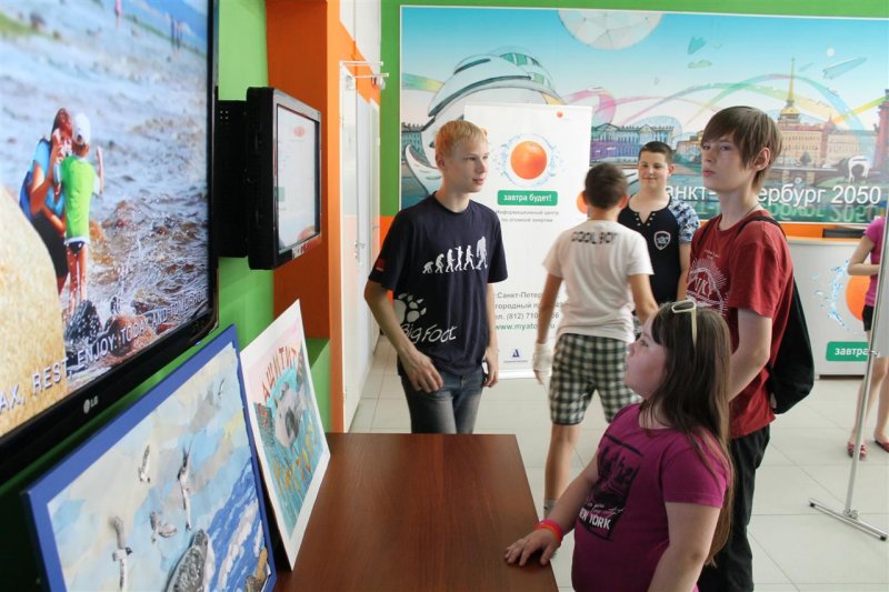 Фото к Открытие выставки детского рисунка и плаката «Мы за чистоту Финского залива»  — старт проекта Дни экологии в информационном центре по атомной энергии в Санкт-Петербурге