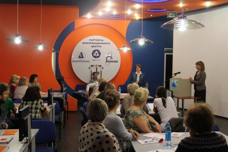 Фото к Школьник из Санкт-Петербурга выступил с докладом на семинаре для педагогов