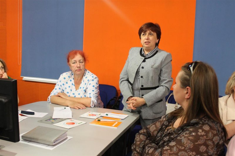 Фото к Школьник из Санкт-Петербурга выступил с докладом на семинаре для педагогов