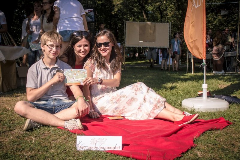 Фото к Приглашаем жителей и гостей Санкт-Петербурга принять участие в фестивале GEEK PICNIC и квесте информационного центра по атомной энергии.