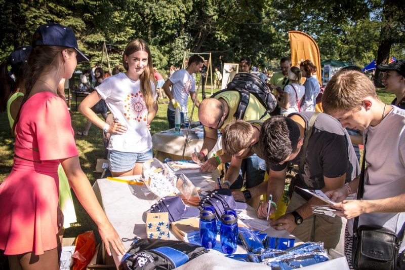 Фото к Более двух тысяч человек приняли участие в квесте «Невидимый сосед» на фестивале Geek Picnic