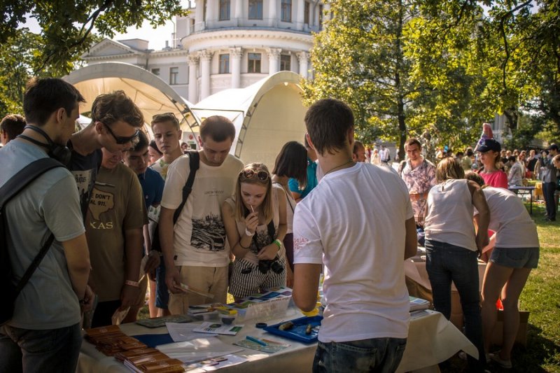 Фото к Более двух тысяч человек приняли участие в квесте «Невидимый сосед» на фестивале Geek Picnic
