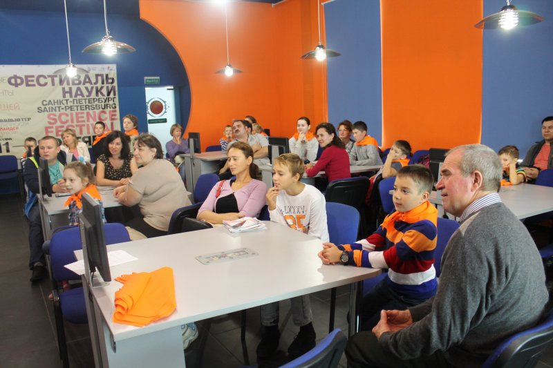 Фото к Информационный центр приобрел новых любознательных друзей.