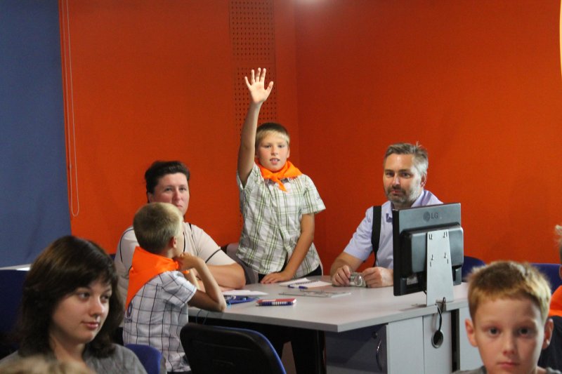 Фото к Информационный центр приобрел новых любознательных друзей.