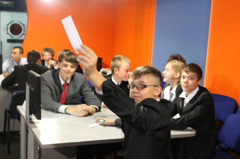 Фото к Новый учебный год школьники Петербурга начали с «Разминки для ума»