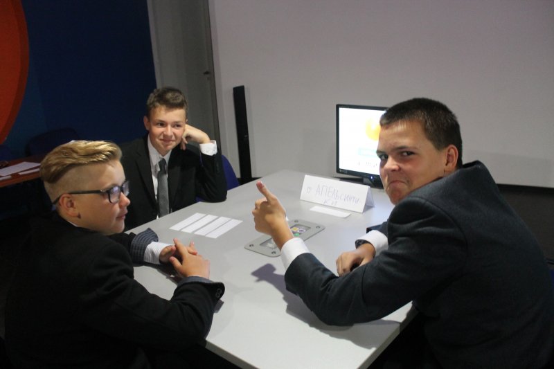 Фото к Новый учебный год школьники Петербурга начали с «Разминки для ума»